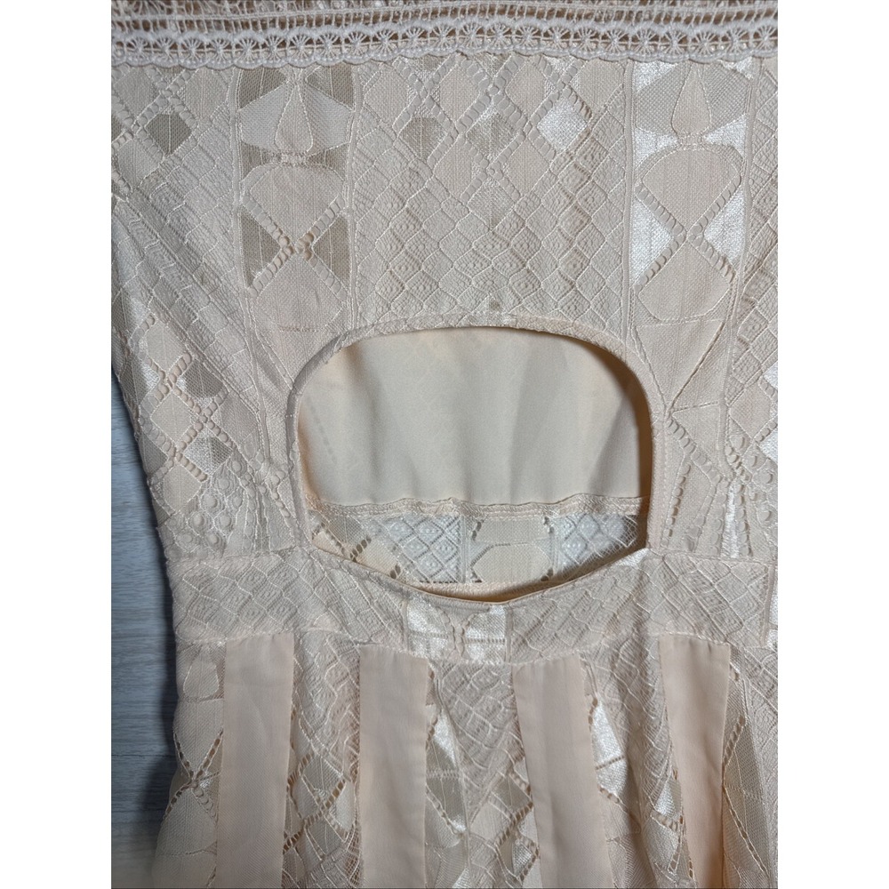 FOXEIDOX cream dress Intricate Lace Detailing High Neckline Sz Small - Picture 13 of 15